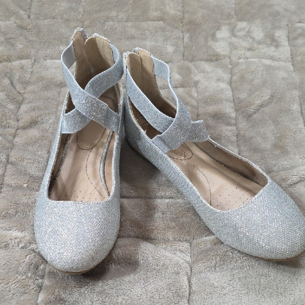 Dream Pairs Women's Flats Shoes Silver Shimmery Criss-Cross Straps Holidays 7.5